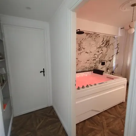 Bedbluesky-sparklingsuite Nel Centro Di Tatil Evi *